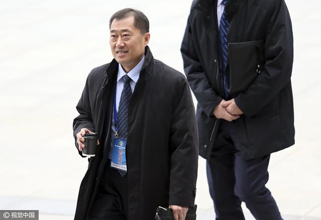 电影讲述了一位正准备退休的美国国家安全局特工发现自己成为了一名冷酷杀手置于死地的对象，经过调查，他发现那名杀手竟是自己年轻了25岁的克隆版的故事